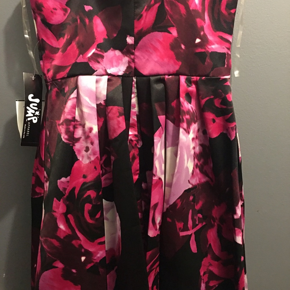 Dress - Picture 7 of 7